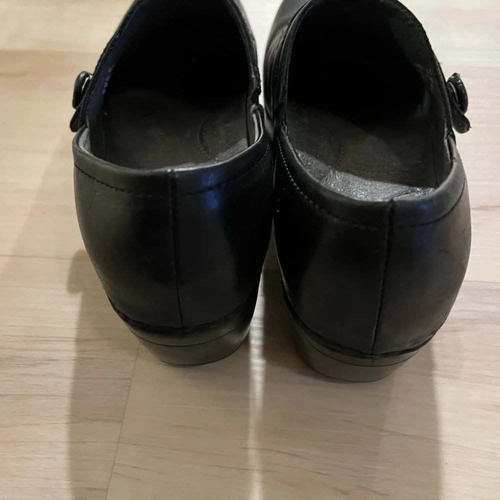 Dansko Women’s Black Leather Shoes - Picture 2 of 7